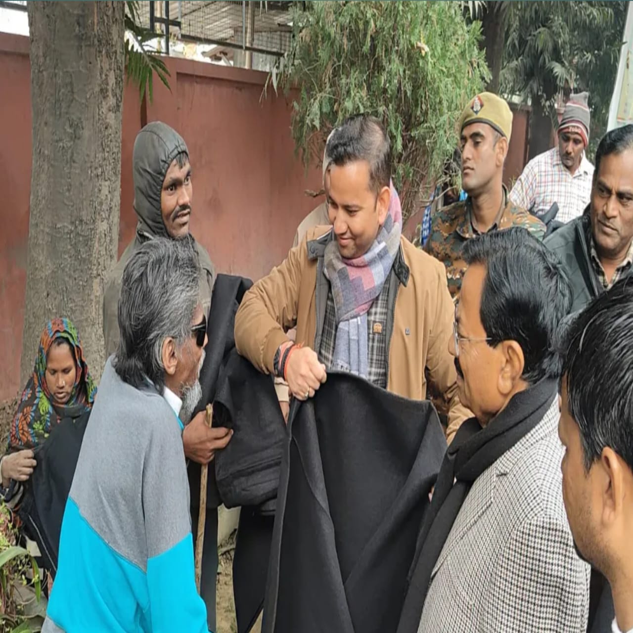 एकमा के तत्वावधान में कंबल वितरण, 2000 जरूरतमंदों को मिली राहत