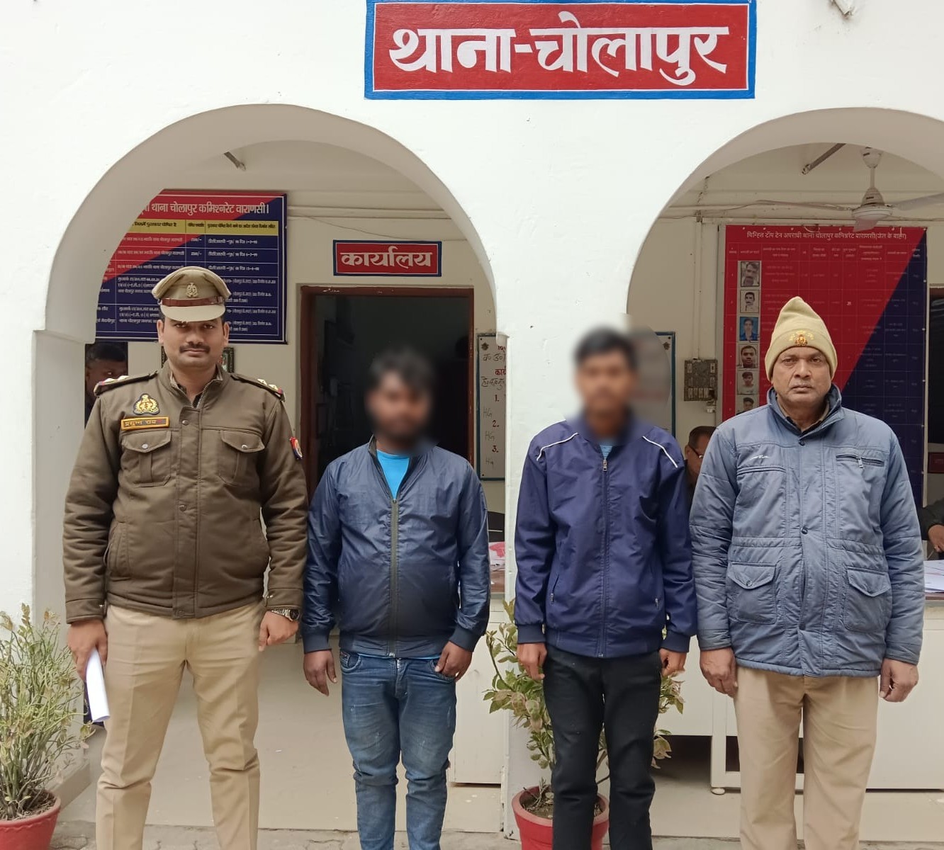 चोलापुर पुलिस की बड़ी कार्रवाई: 2 गो-तस्कर गिरफ्तार, 8 गोवंश मुक्त