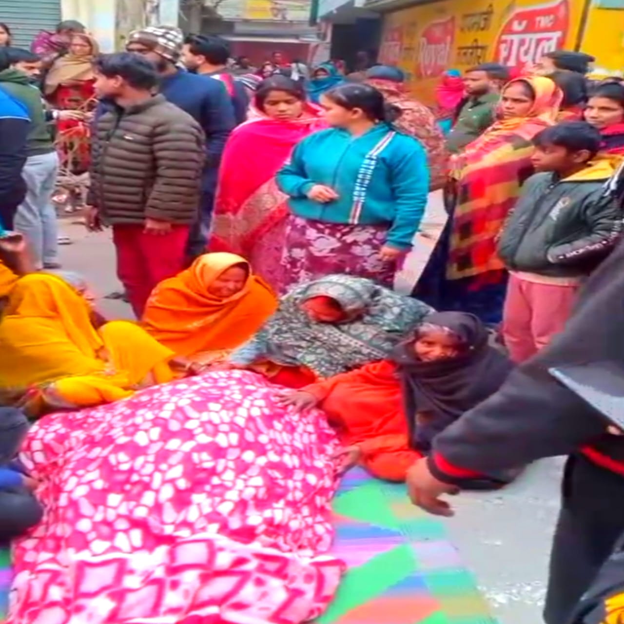 रास्ते के विवाद में गर्भवती महिला की मौत, आक्रोशित लोगों ने किया चक्का जाम