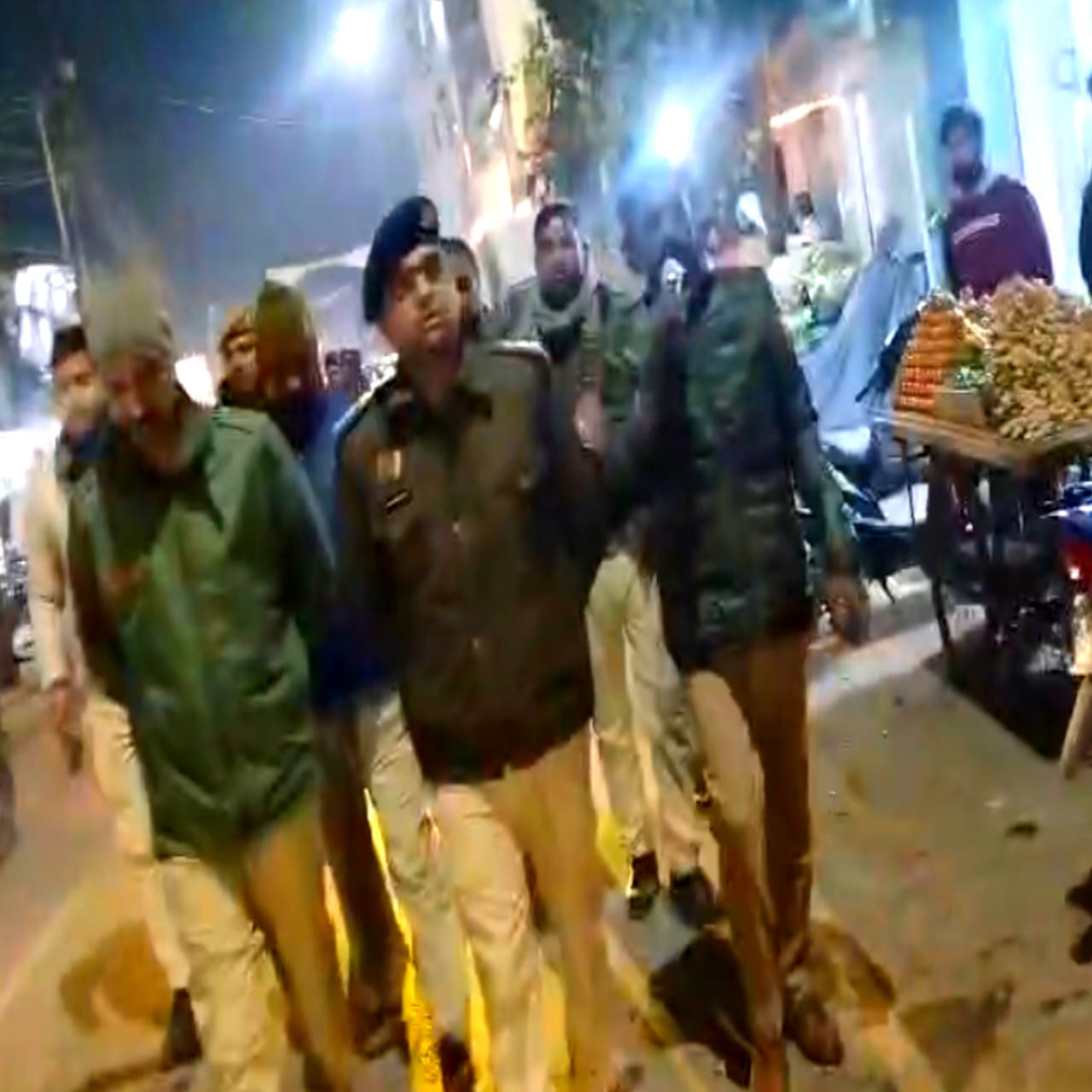 मड़ियाहूँ में पतंग विक्रेताओं पर पुलिस की सख्ती