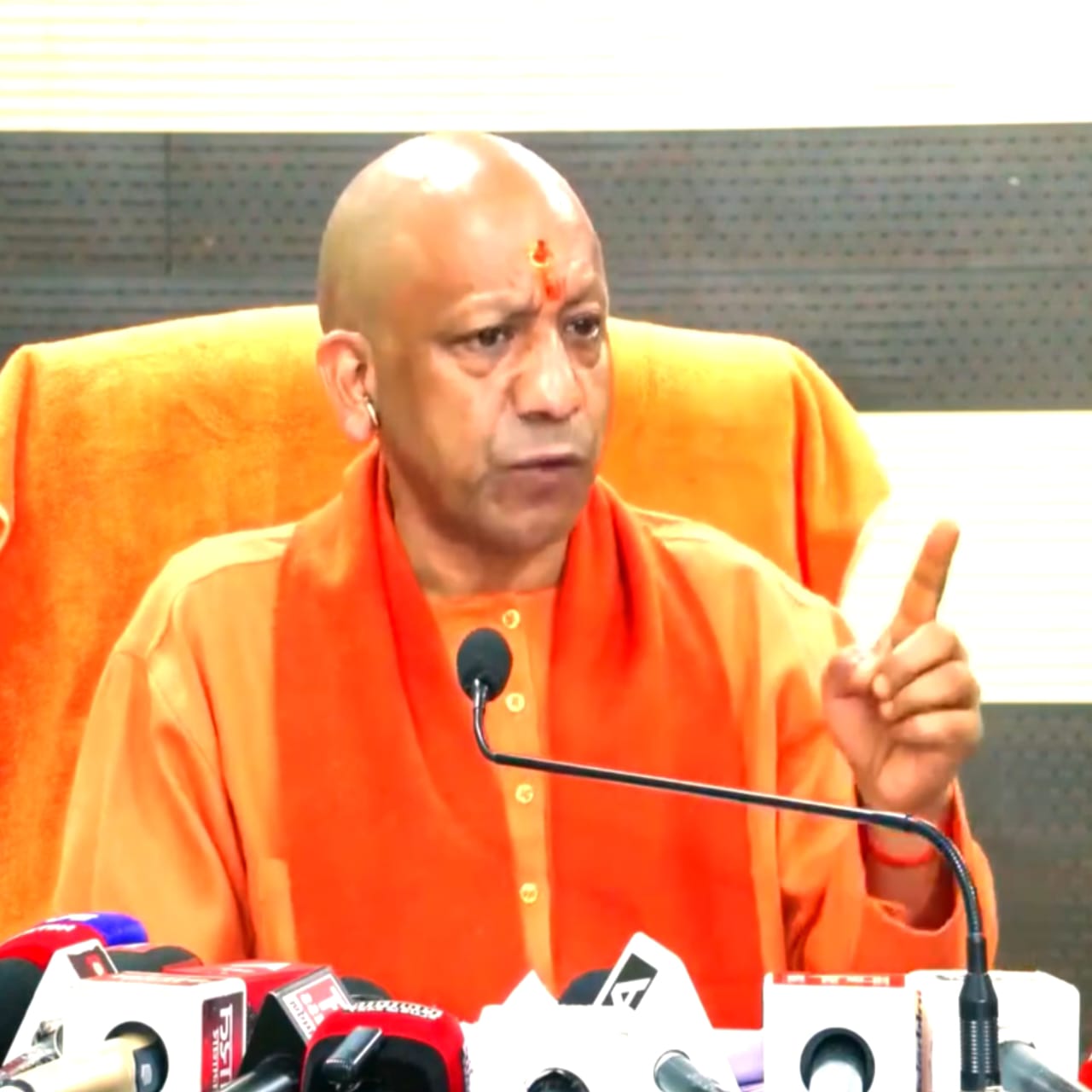 मंदिर तोड़ने का झूठ फैलाकर विकास रोकना चाहती है कांग्रेस: सीएम योगी