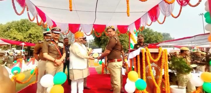 गणतंत्र दिवस पर चोलापुर के आरक्षी अमित सिंह सम्मानित