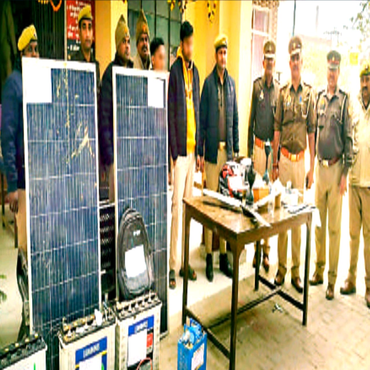 कोइरौना पुलिस की बड़ी कार्रवाई, दो शातिर चोर गिरफ्तार