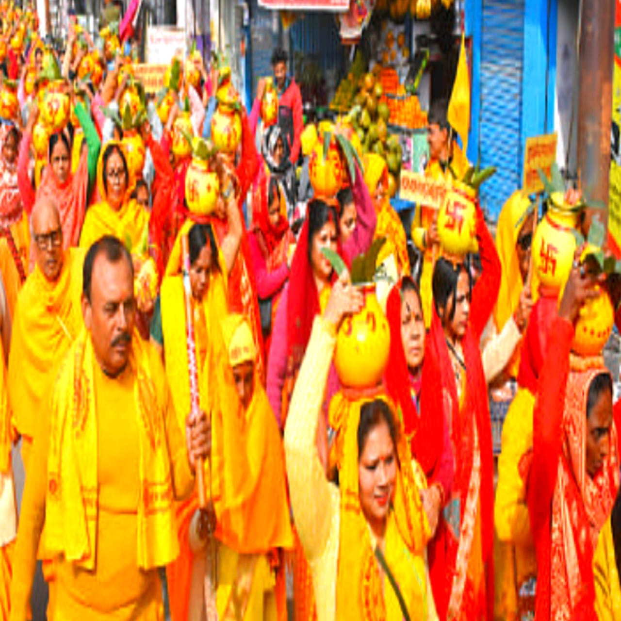 कलश यात्रा के साथ नवकुंडी गायत्री महायज्ञ का शुभारंभ