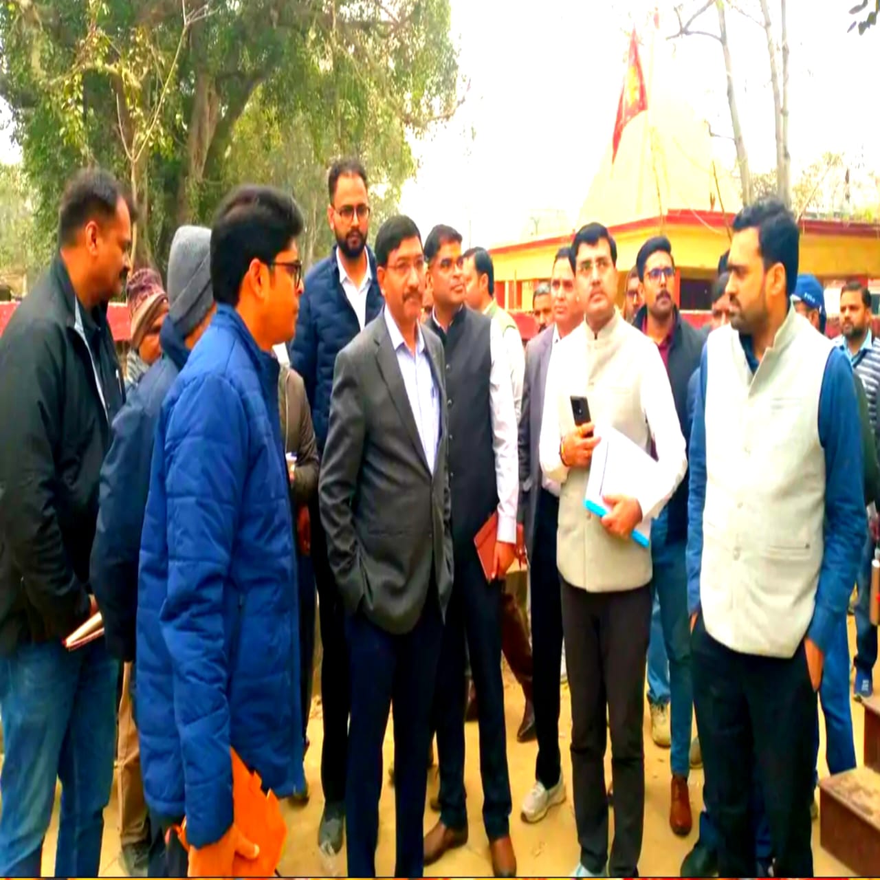 जफराबाद रेलवे स्टेशन पर डीआरएम का औचक निरीक्षण, अव्यवस्थाओं पर सख्त नाराजगी