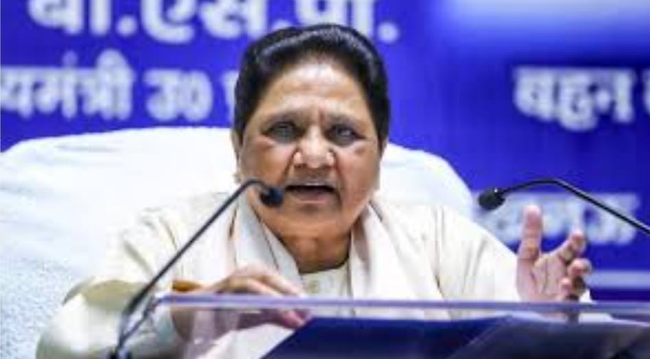 बीएसपी के खिलाफ साजिश कर रही हैं विपक्षी पार्टियां, सतर्क रहें कार्यकर्ता : मायावती