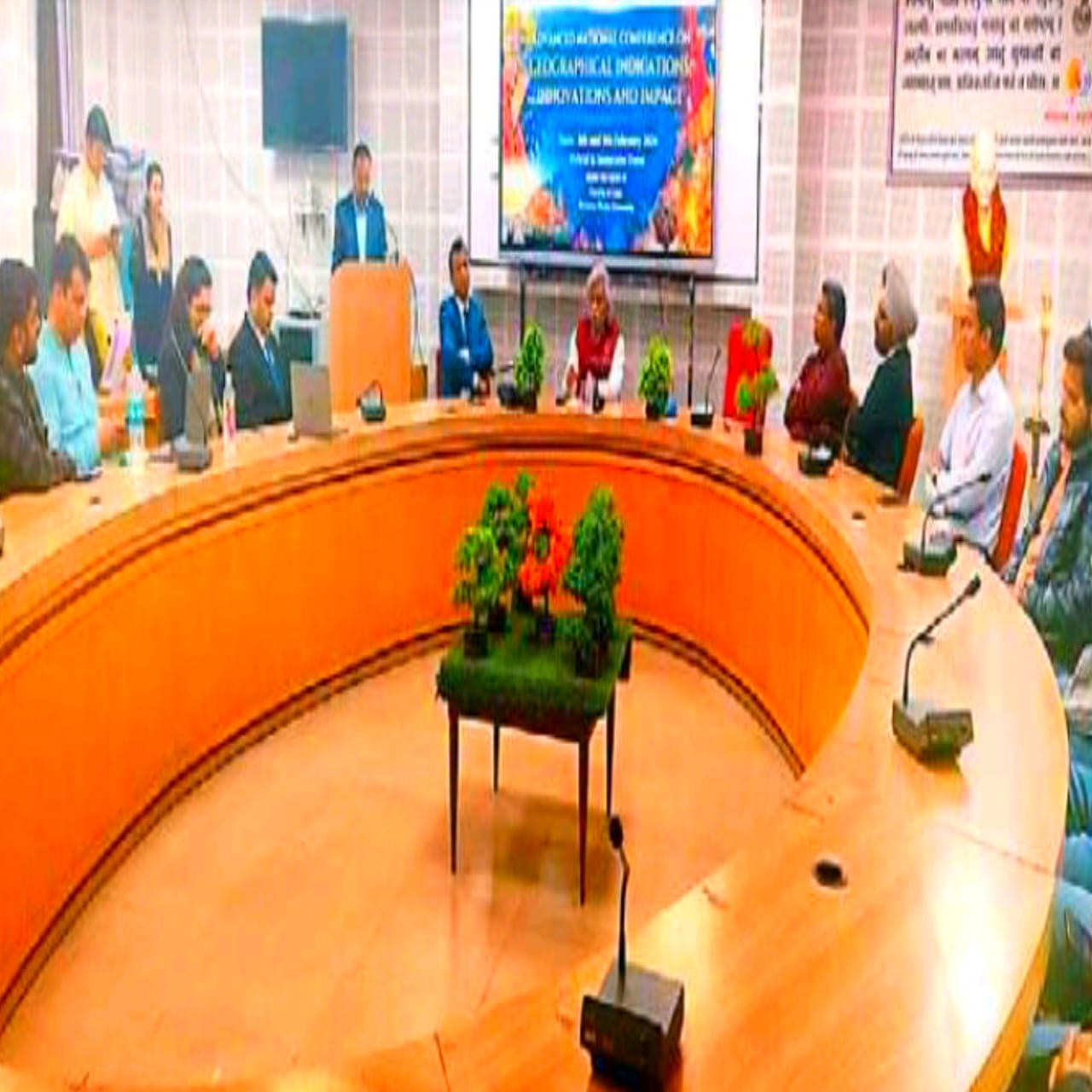 बीएचयू विधि संकाय में राष्ट्रीय सम्मेलन का शुभारंभ