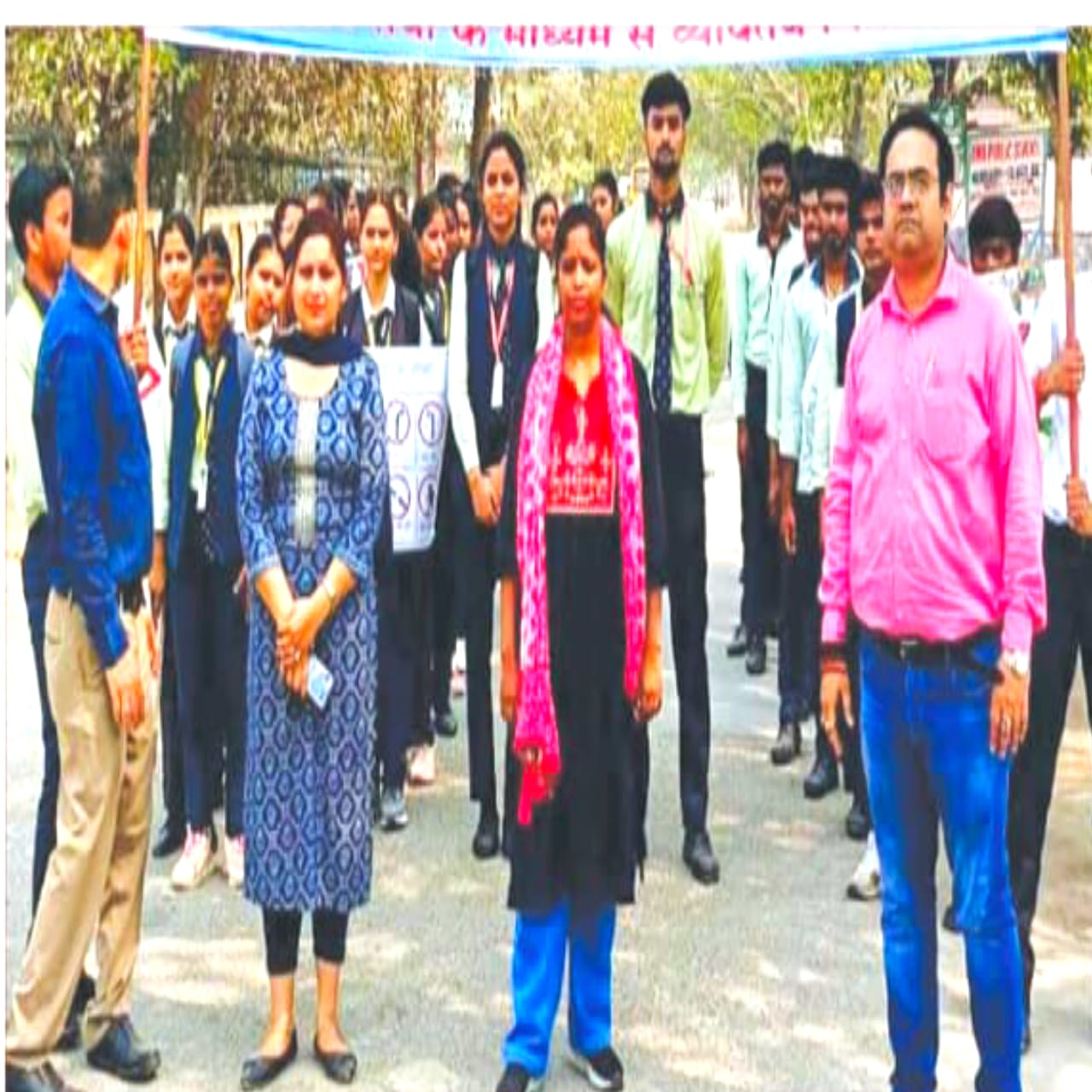 जीवनदीप महाविद्यालय के छात्रों ने निकाली सड़क सुरक्षा जागरूकता रैली