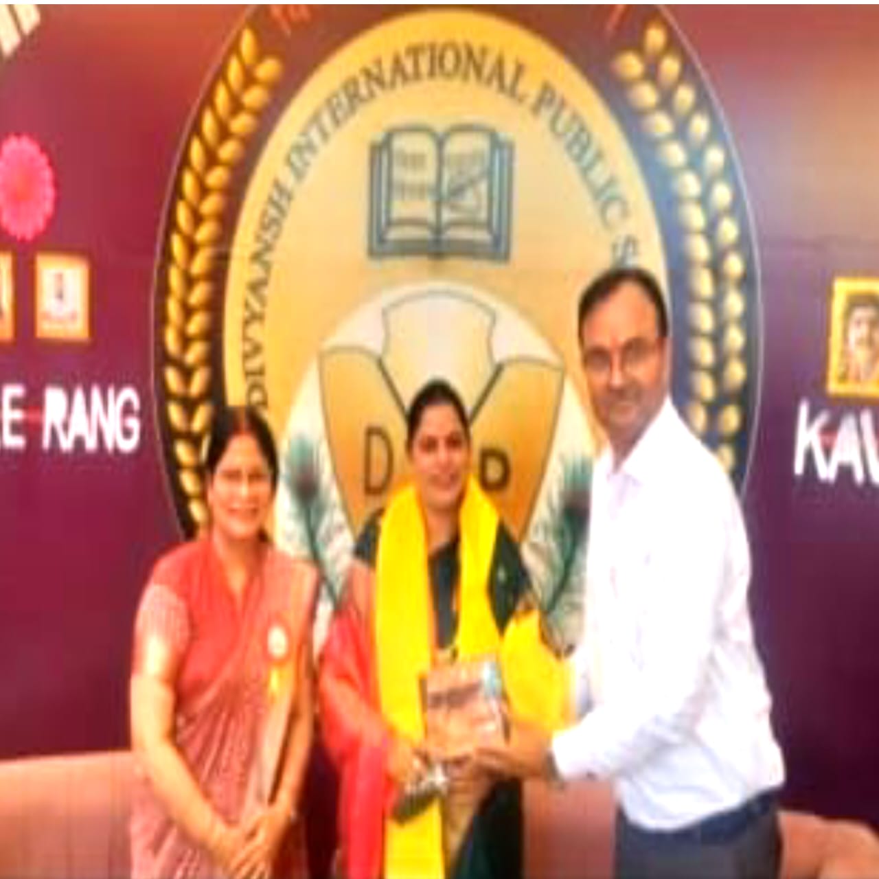 होली मिलन समारोह में गूंजा हास्य-व्यंग्य का रंग, कवियों ने श्रोताओं को खूब गुदगुदाया