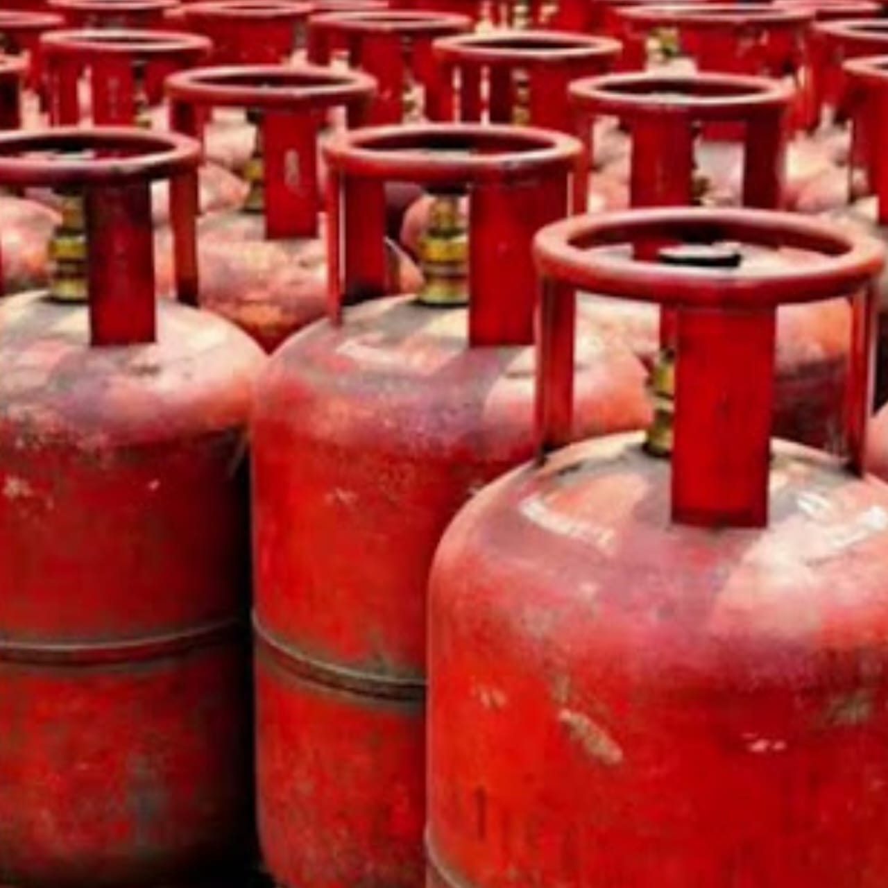 बुकिंग के बाद भी गैस सिलेंडर न मिलने से उपभोक्ता परेशान