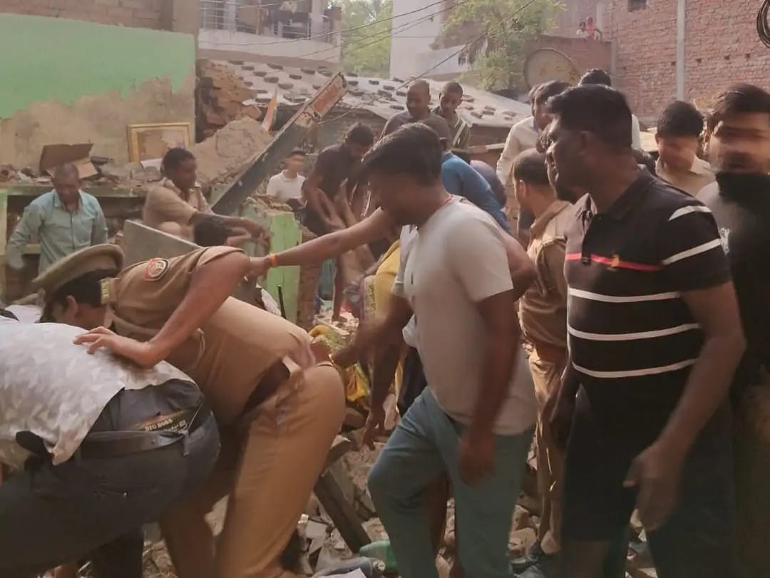 धमाके ने छीन ली दो जिंदगियां, मलबे में दबी चीखें