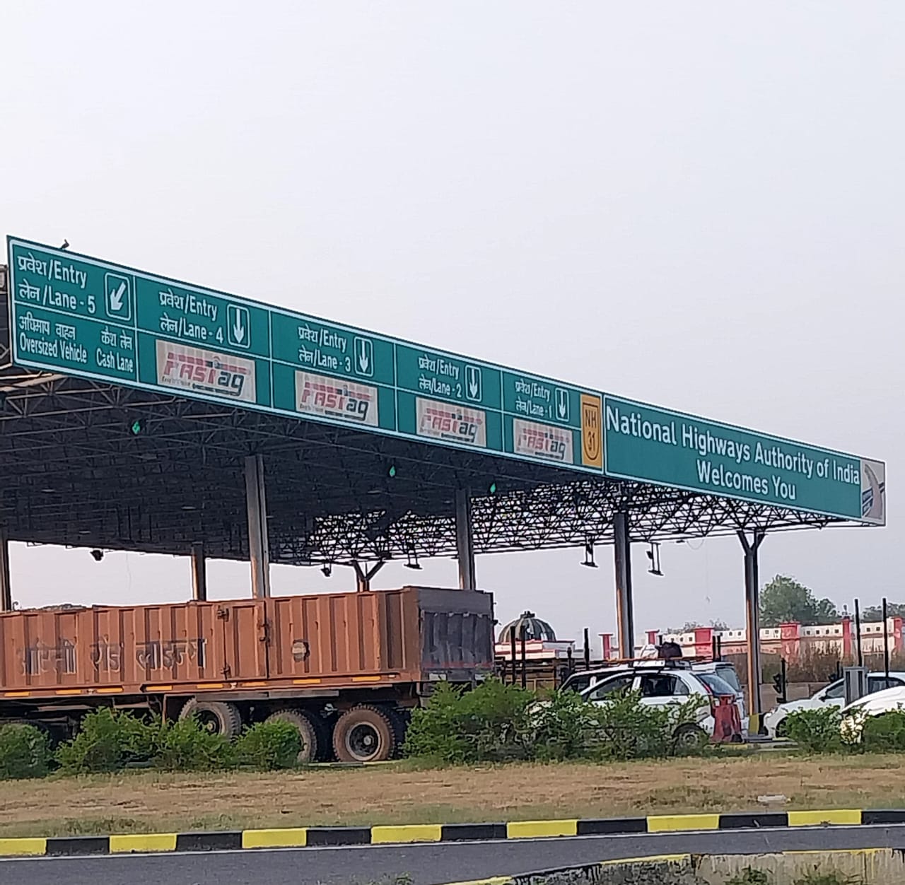 कैथी टोल प्लाजा पर नई दरें लागू, फास्टैग पर राहत तो यूपीआई भुगतान हुआ महंगा