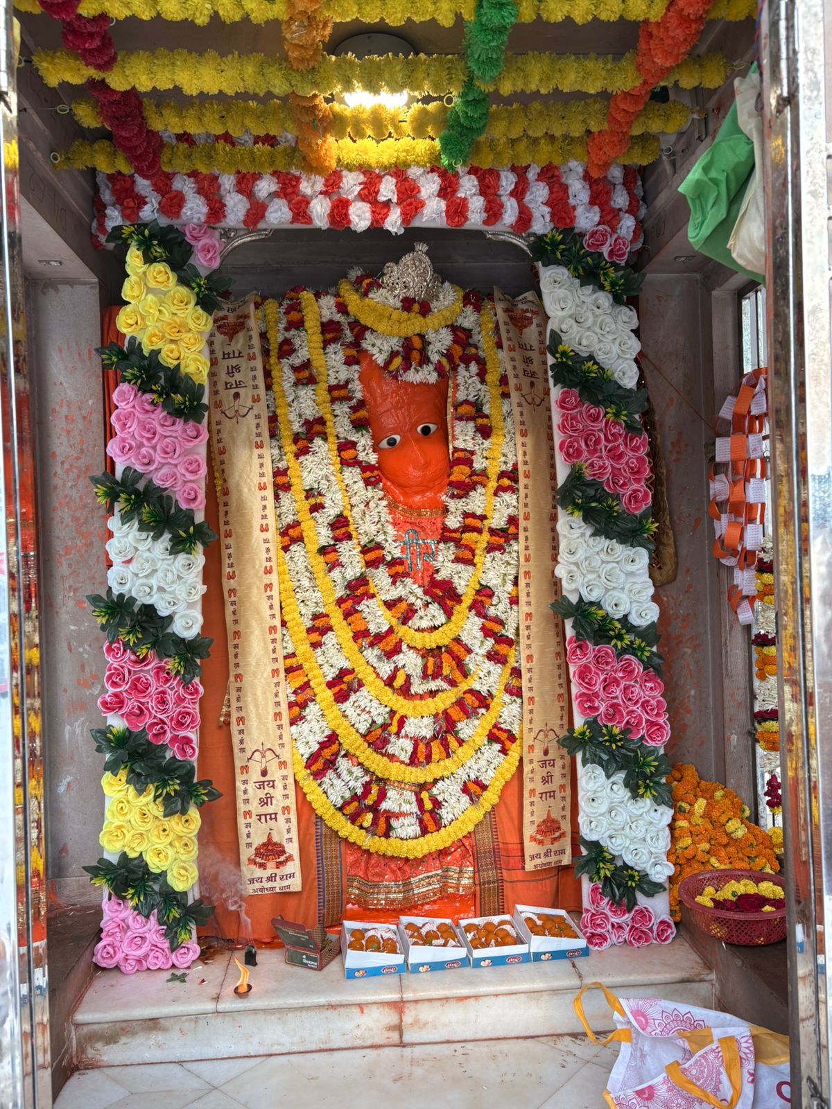 अक्षयवट हनुमान जयंती पर विश्वनाथ धाम में उमड़ी श्रद्धा, भव्य श्रृंगार व महाआरती से गूंजा परिसर